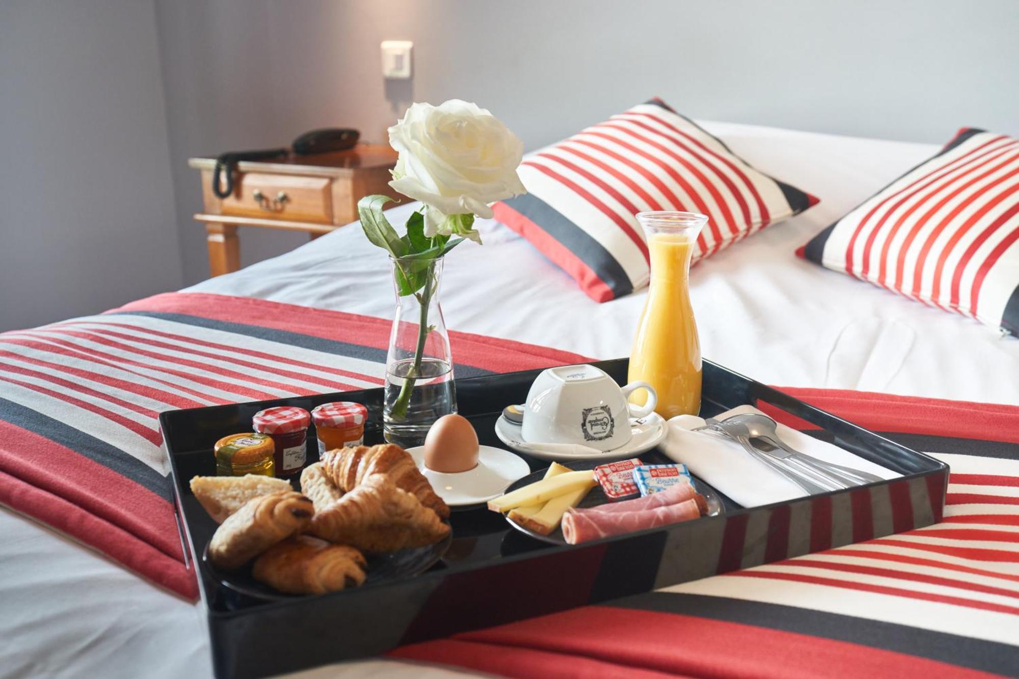 Logis Hotel De La Tour Libourne Exterior photo